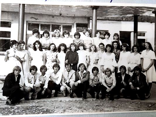 Выпуск 1981 года 10а и 10б кл.Руководители Коростелев Михаил Дмитриевич и Гришанова Валентина Борисовна.