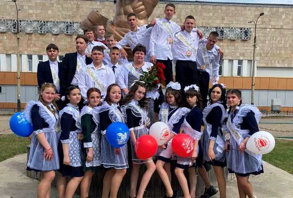 Выпуск 2023 года. Классный руководитель Шапошникова Светлана Анатольевна.